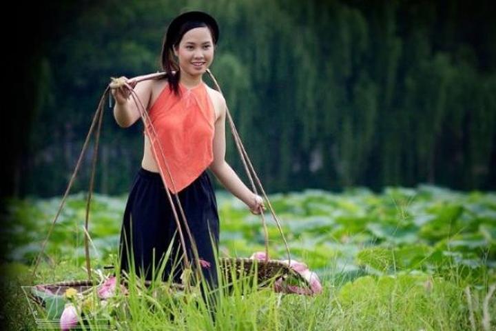 Tiêu đề: Gen Z: Quay trở về quê, quá trình chuyển đổi sống thực tế thành video viral