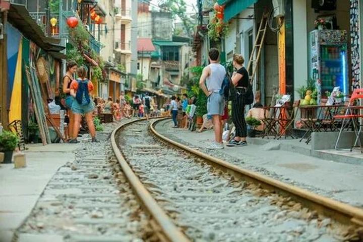 4 kiểu áo không thể thiếu - Cảm hứng video marketing từ Hotspot Matrix